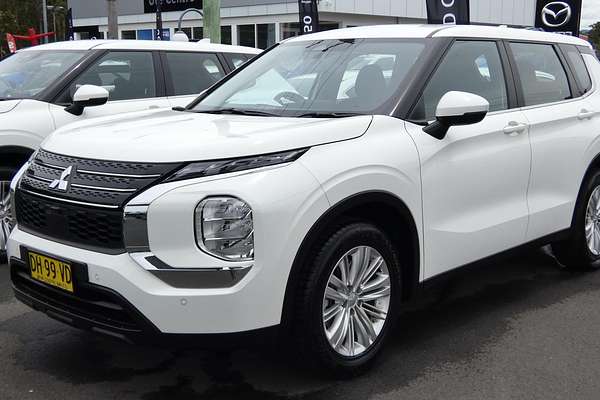 2023 Mitsubishi Outlander ES ZM