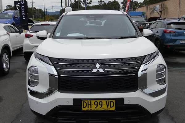 2023 Mitsubishi Outlander ES ZM