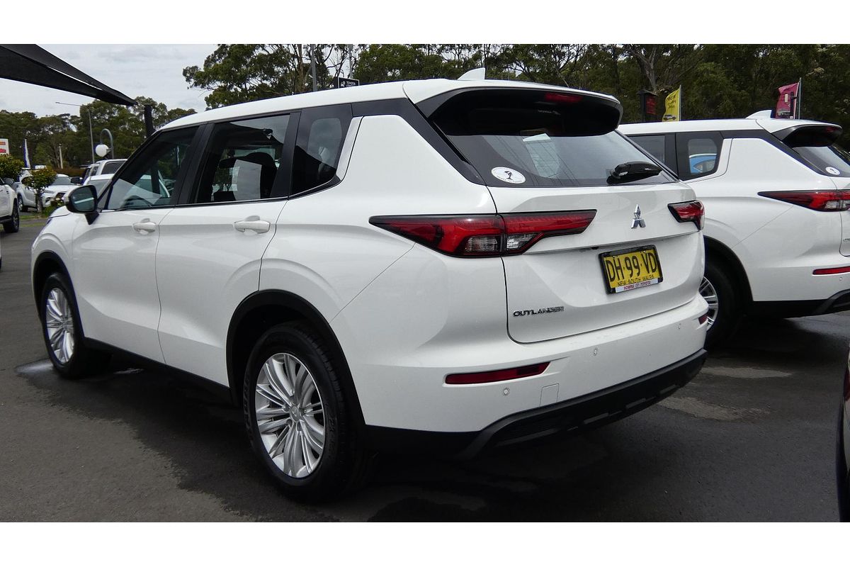 2023 Mitsubishi Outlander ES ZM