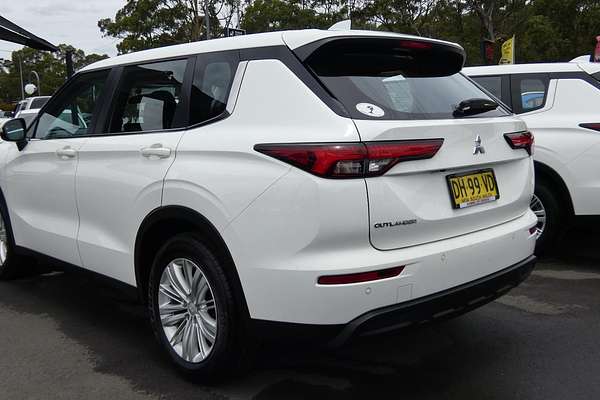2023 Mitsubishi Outlander ES ZM