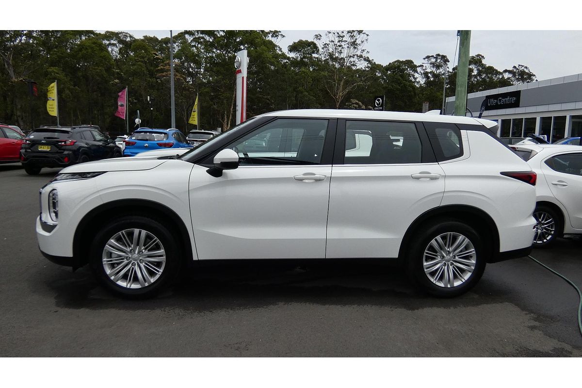 2023 Mitsubishi Outlander ES ZM