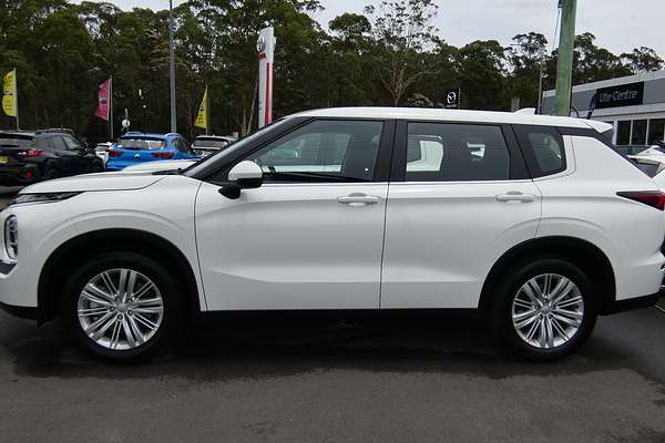 2023 Mitsubishi Outlander ES ZM