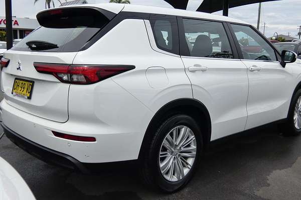 2023 Mitsubishi Outlander ES ZM