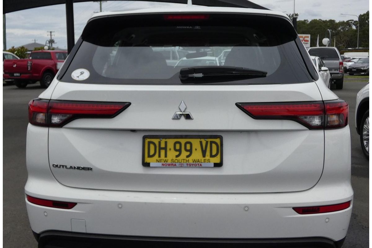 2023 Mitsubishi Outlander ES ZM