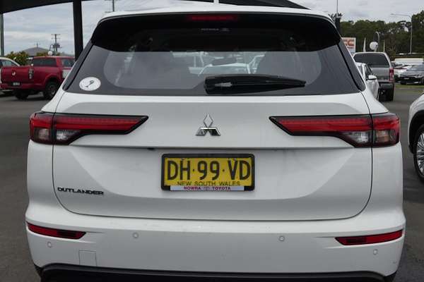 2023 Mitsubishi Outlander ES ZM