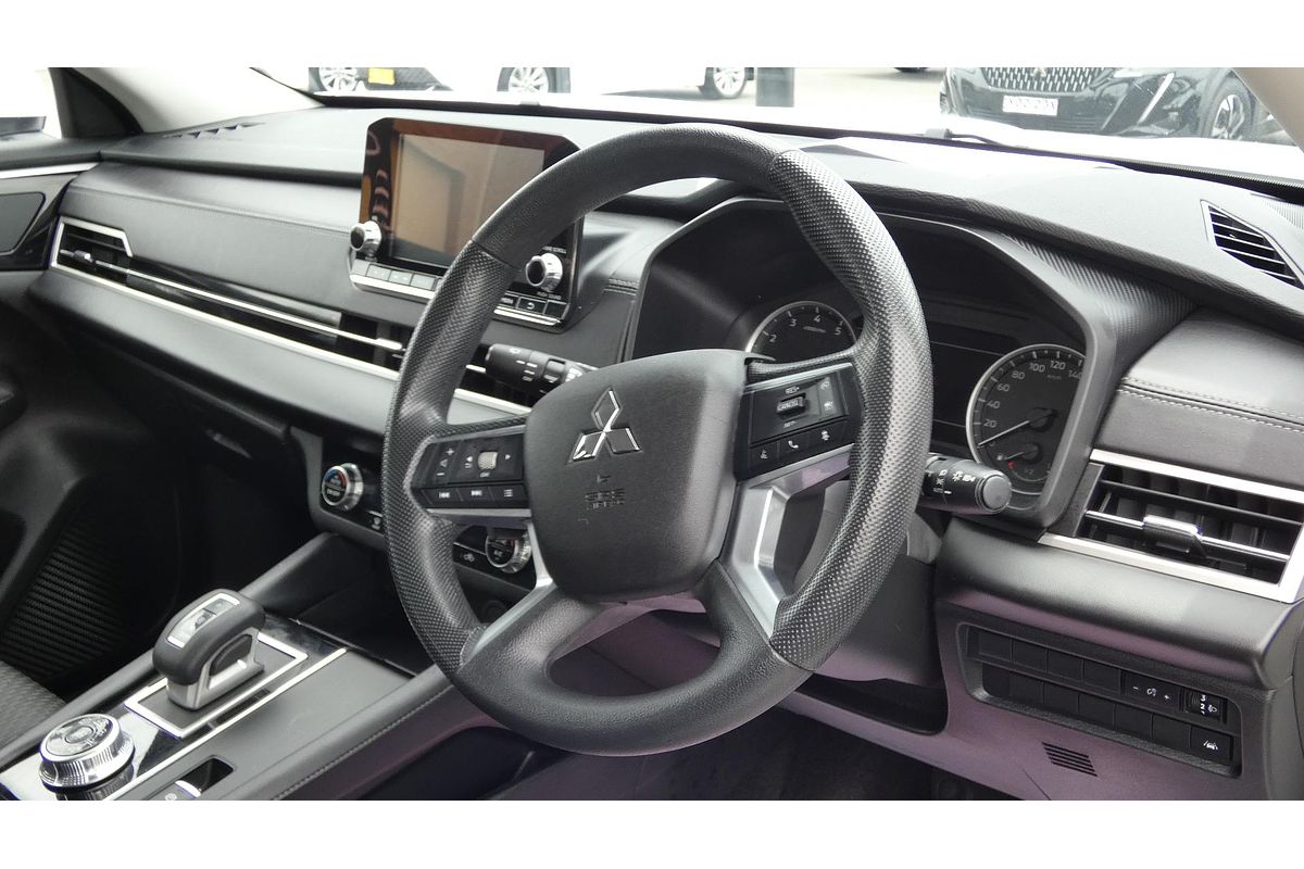 2023 Mitsubishi Outlander ES ZM