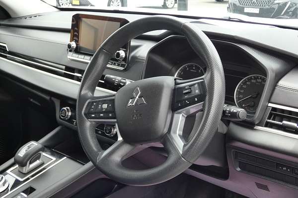 2023 Mitsubishi Outlander ES ZM