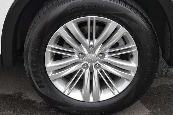 2023 Mitsubishi Outlander ES ZM