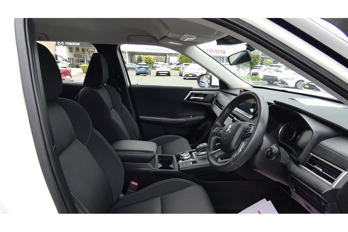 2023 Mitsubishi Outlander ES ZM