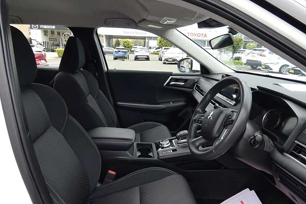 2023 Mitsubishi Outlander ES ZM