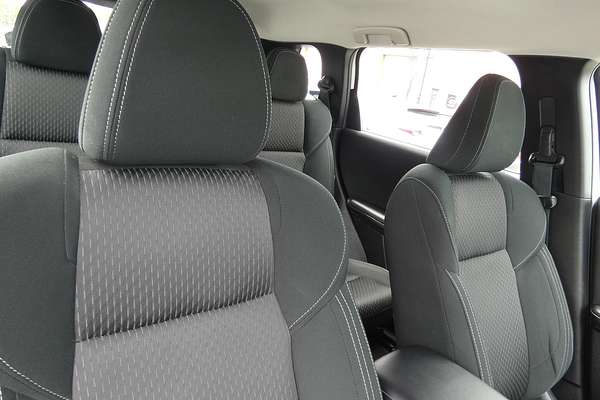 2023 Mitsubishi Outlander ES ZM