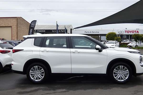 2023 Mitsubishi Outlander ES ZM