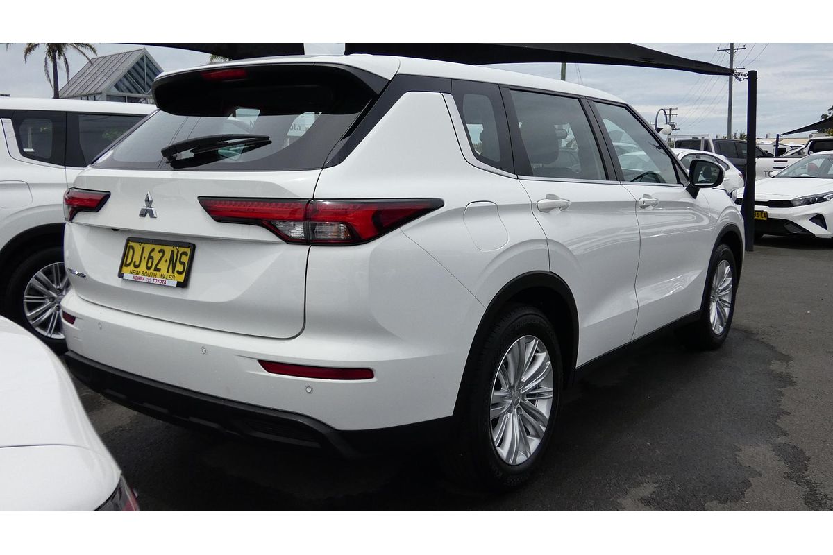 2023 Mitsubishi Outlander ES ZM