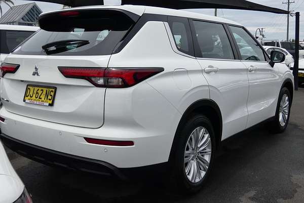2023 Mitsubishi Outlander ES ZM