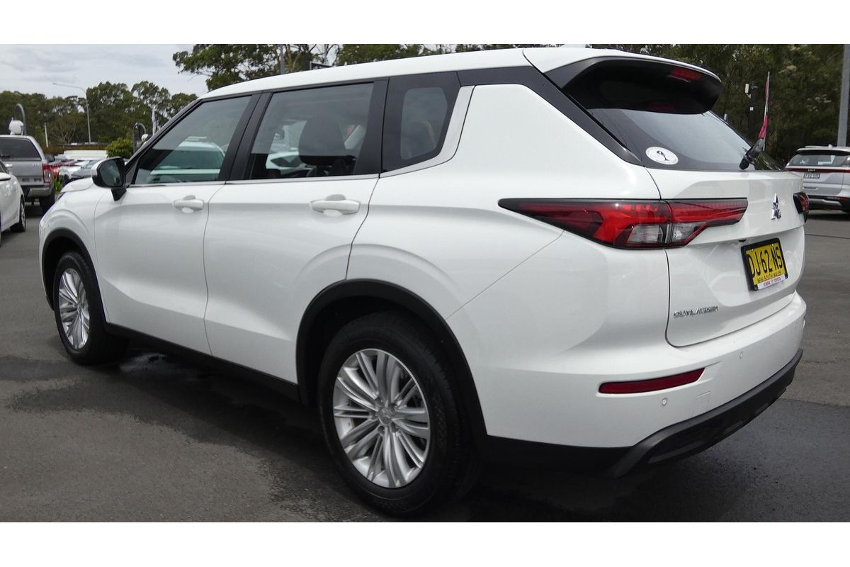 2023 Mitsubishi Outlander ES ZM