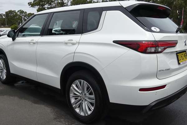 2023 Mitsubishi Outlander ES ZM