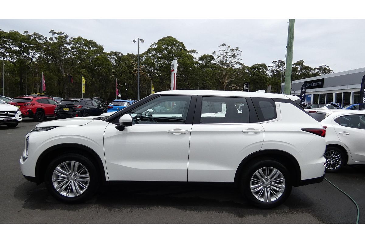 2023 Mitsubishi Outlander ES ZM