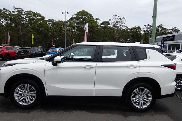 2023 Mitsubishi Outlander ES ZM