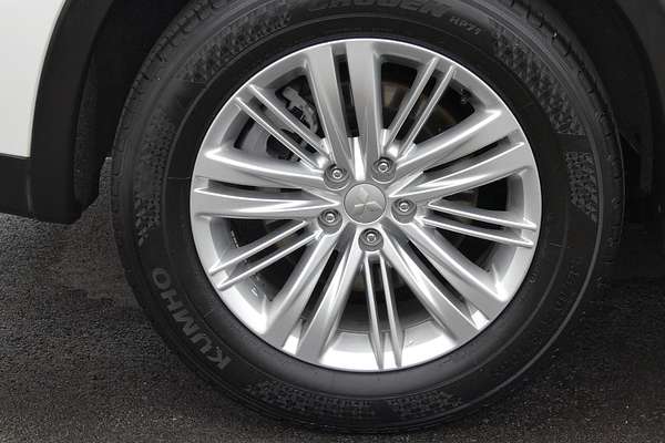 2023 Mitsubishi Outlander ES ZM