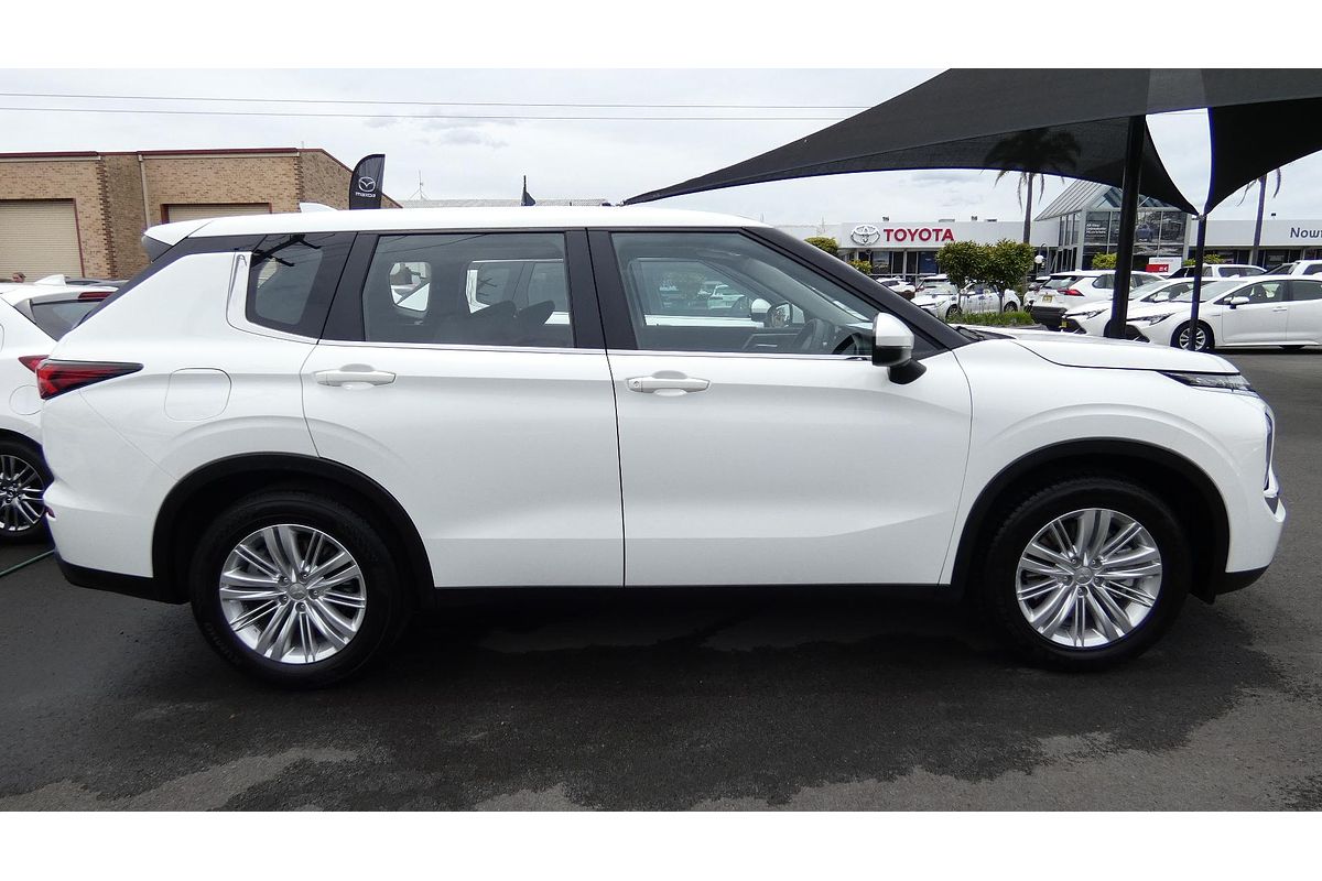 2023 Mitsubishi Outlander ES ZM