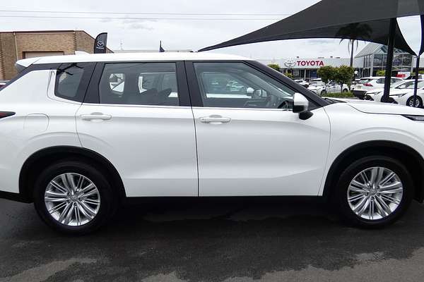 2023 Mitsubishi Outlander ES ZM