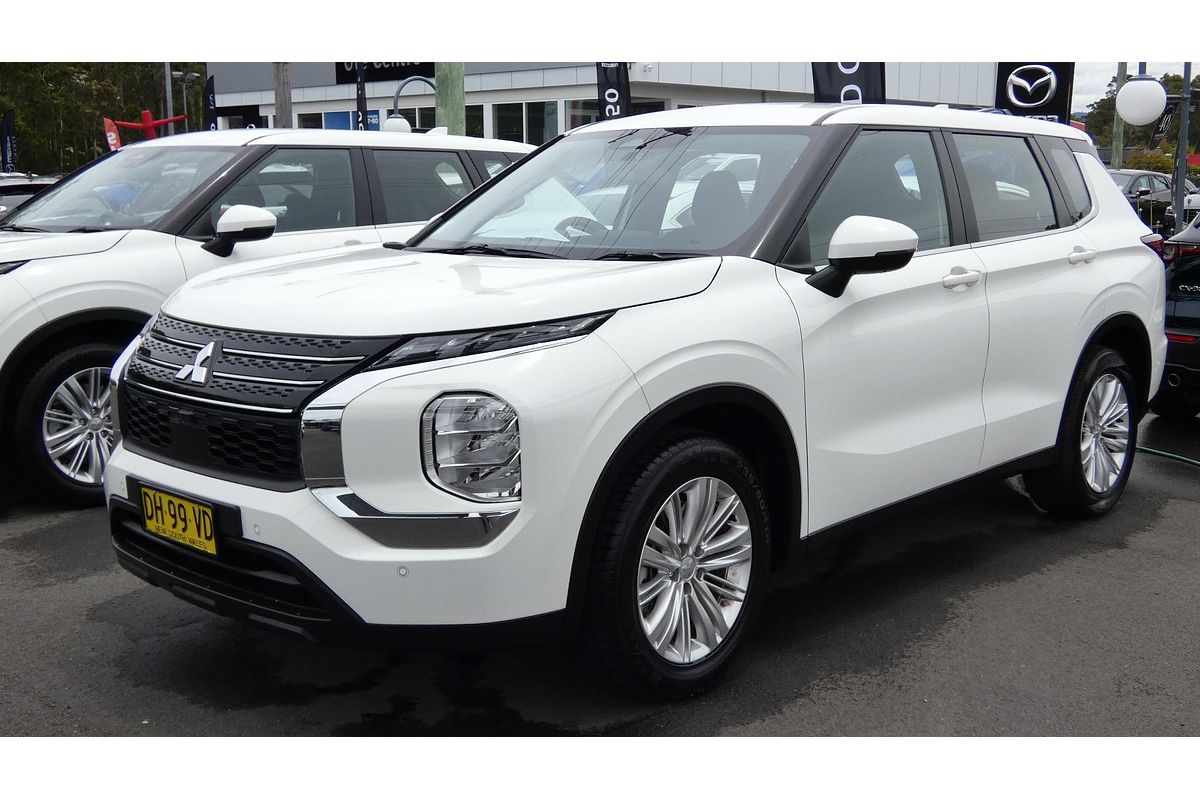 2023 Mitsubishi Outlander ES ZM