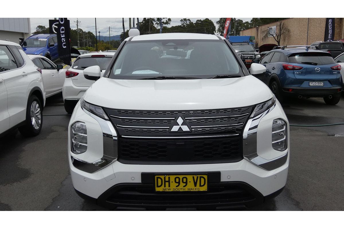 2023 Mitsubishi Outlander ES ZM