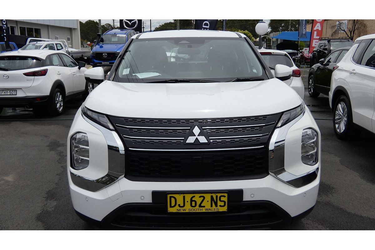 2023 Mitsubishi Outlander ES ZM