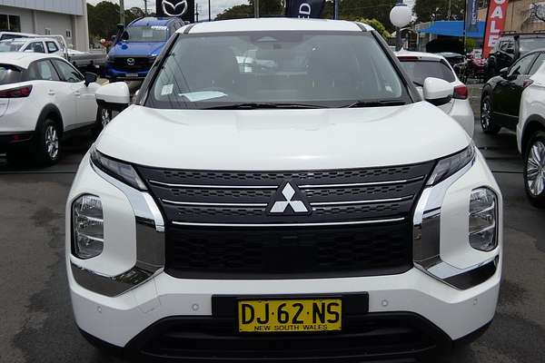 2023 Mitsubishi Outlander ES ZM