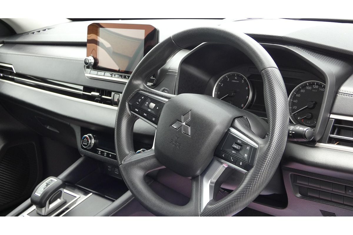 2023 Mitsubishi Outlander ES ZM