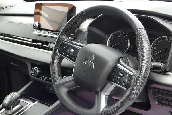 2023 Mitsubishi Outlander ES ZM