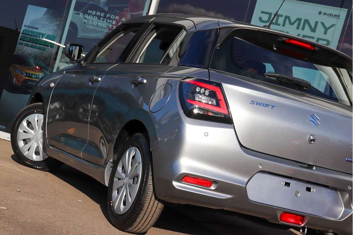 2025 Suzuki Swift Hybrid UZ