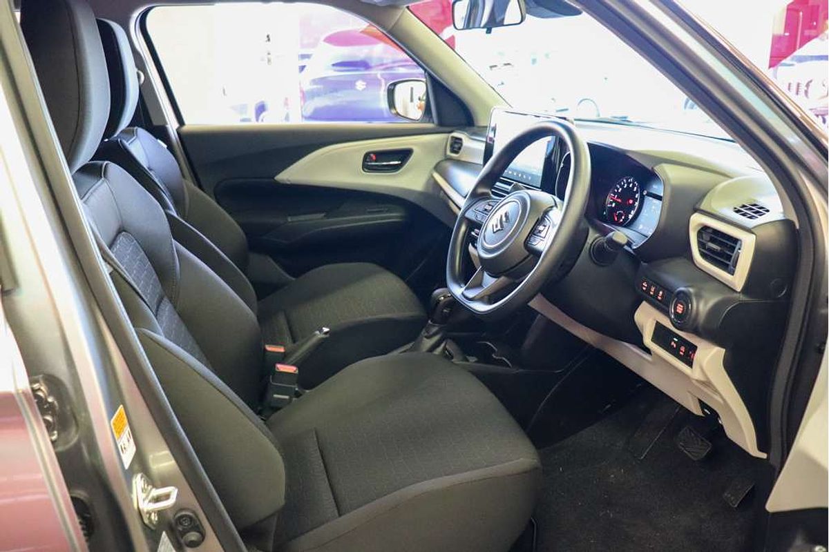 2025 Suzuki Swift Hybrid UZ