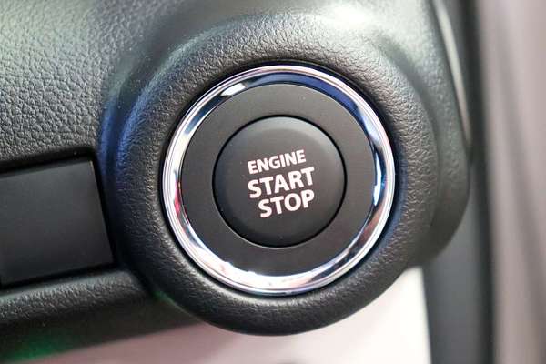 2025 Suzuki Swift Hybrid UZ