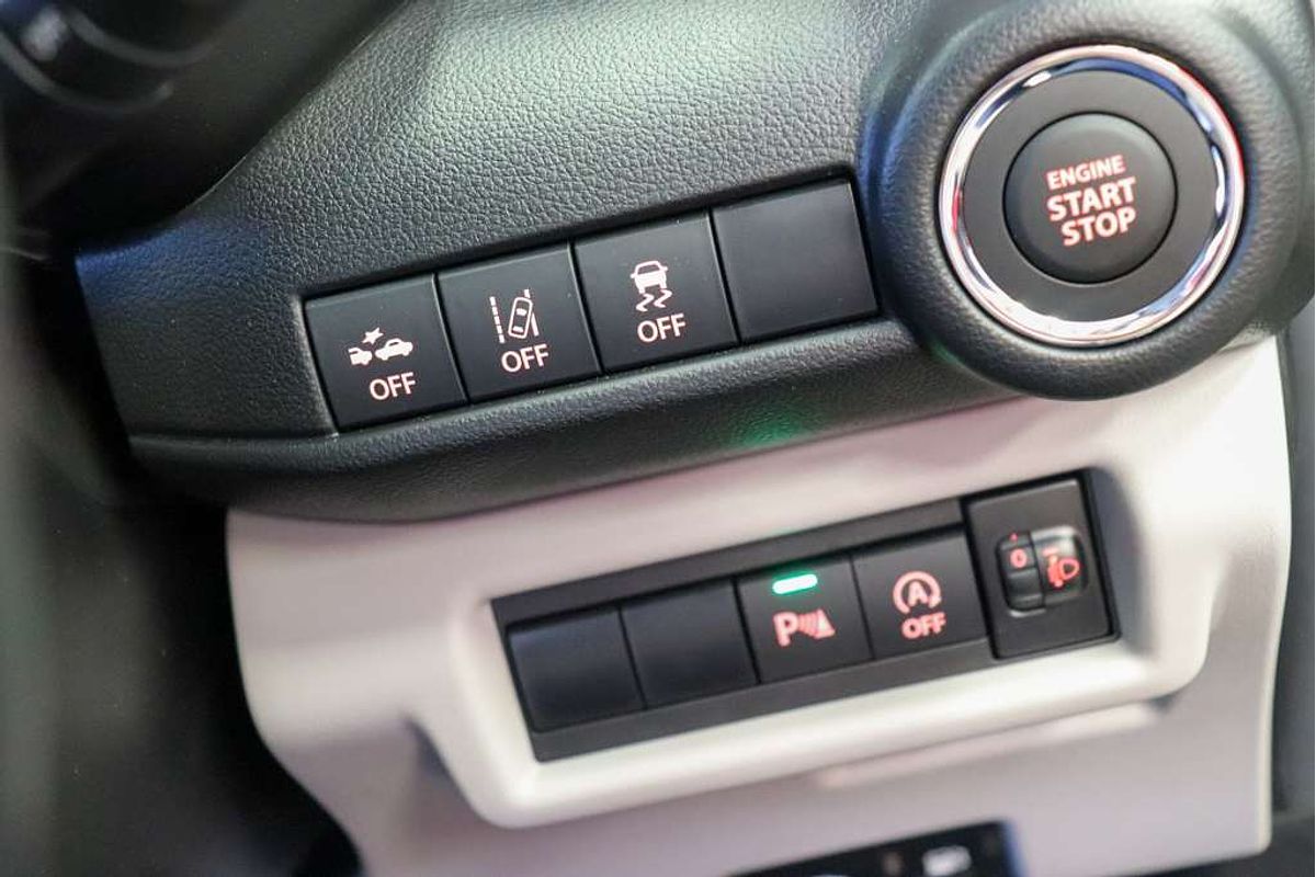 2025 Suzuki Swift Hybrid UZ