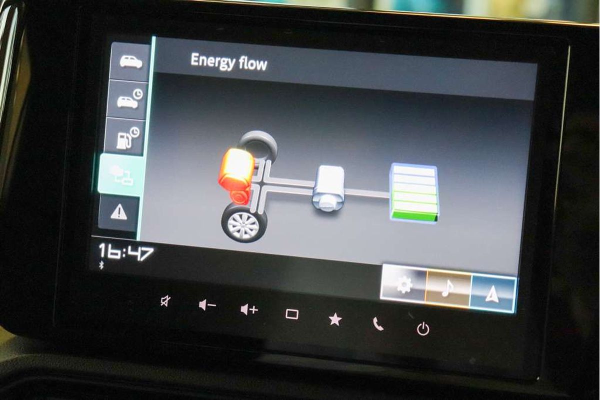 2025 Suzuki Swift Hybrid UZ