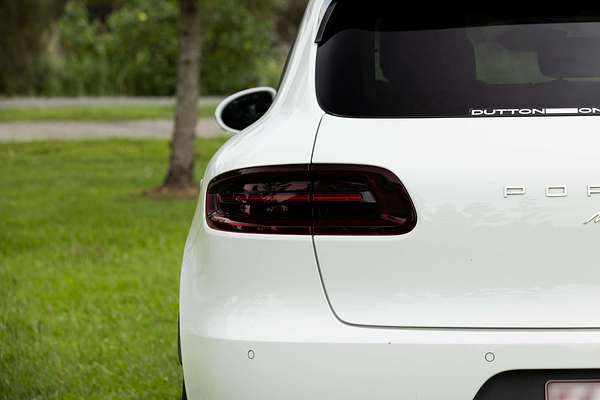 2016 Porsche Macan S 95B