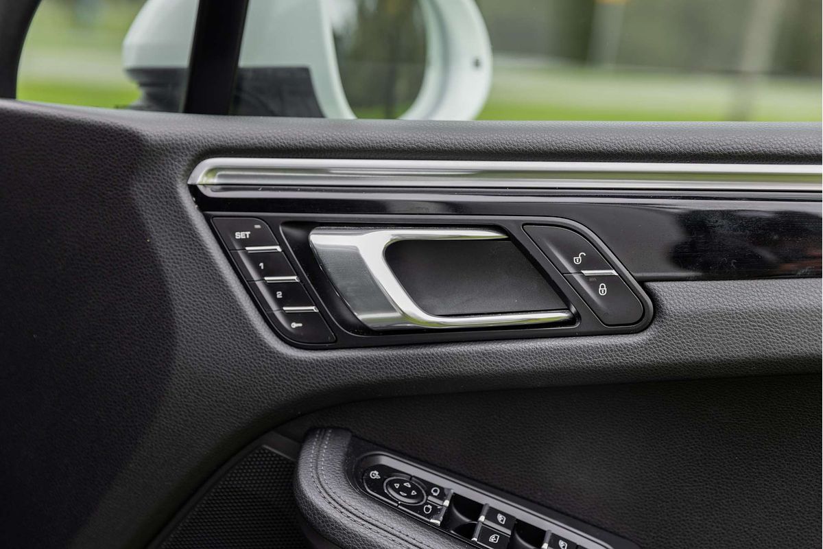 2016 Porsche Macan S 95B