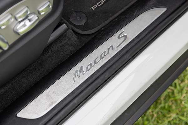 2016 Porsche Macan S 95B