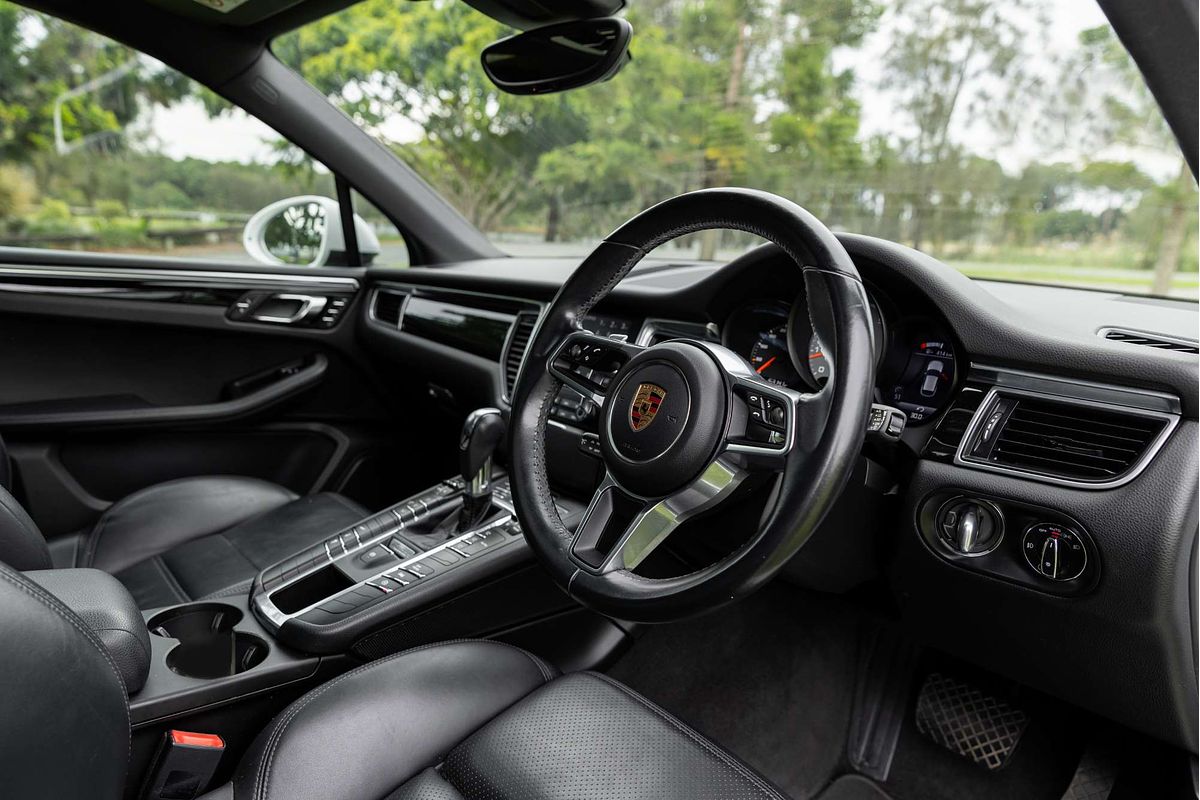 2016 Porsche Macan S 95B