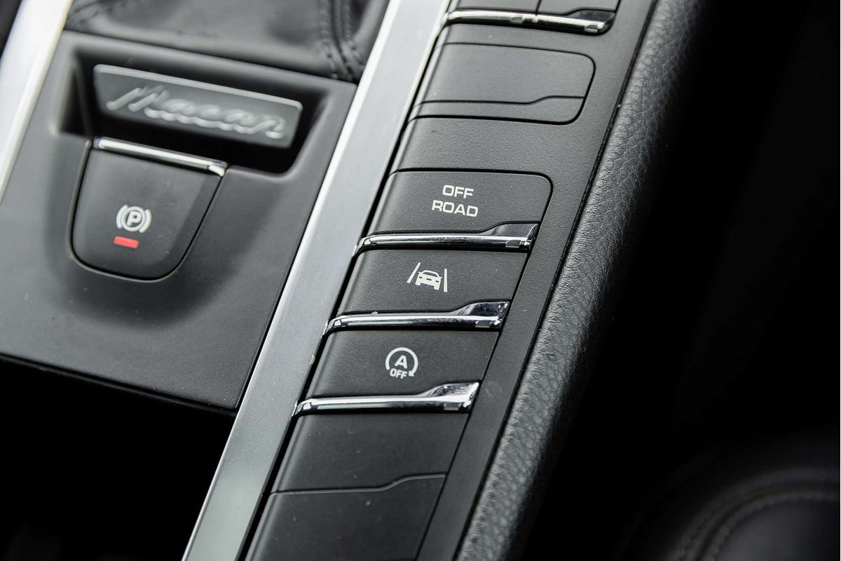 2016 Porsche Macan S 95B