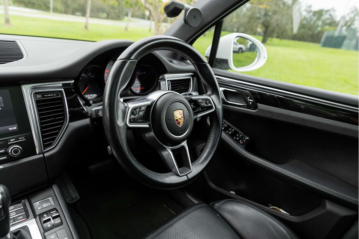 2016 Porsche Macan S 95B