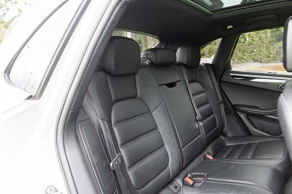 2016 Porsche Macan S 95B