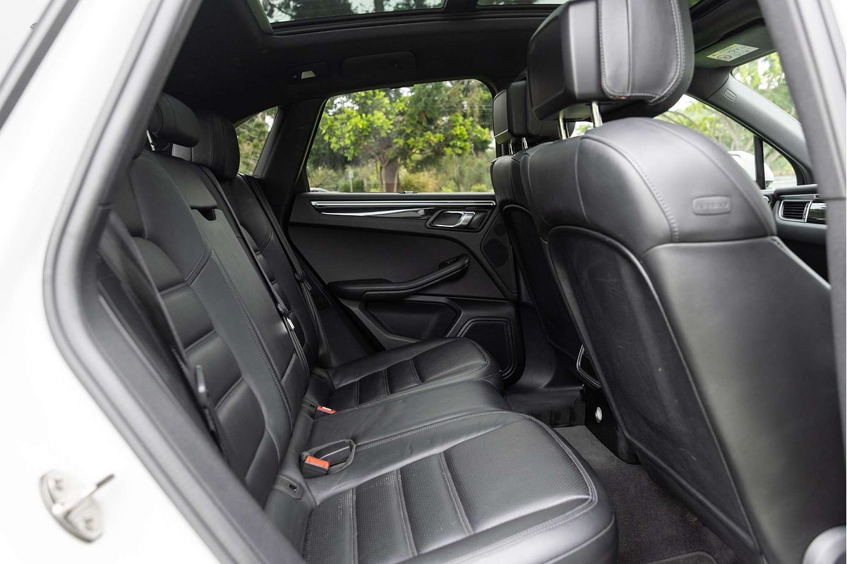 2016 Porsche Macan S 95B