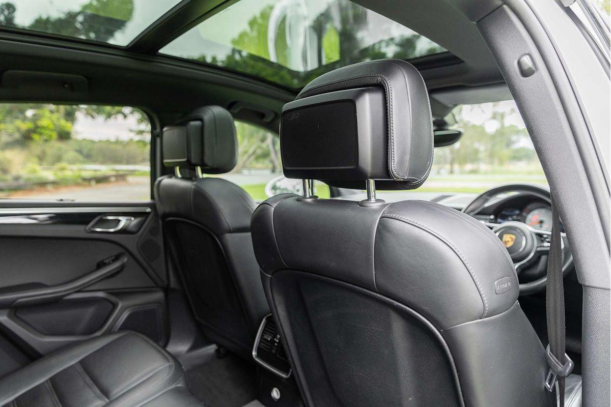 2016 Porsche Macan S 95B