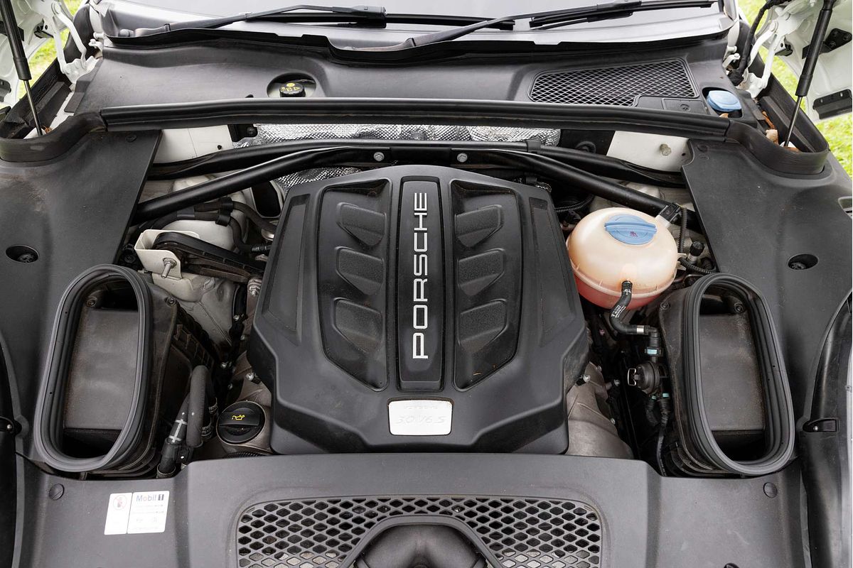 2016 Porsche Macan S 95B