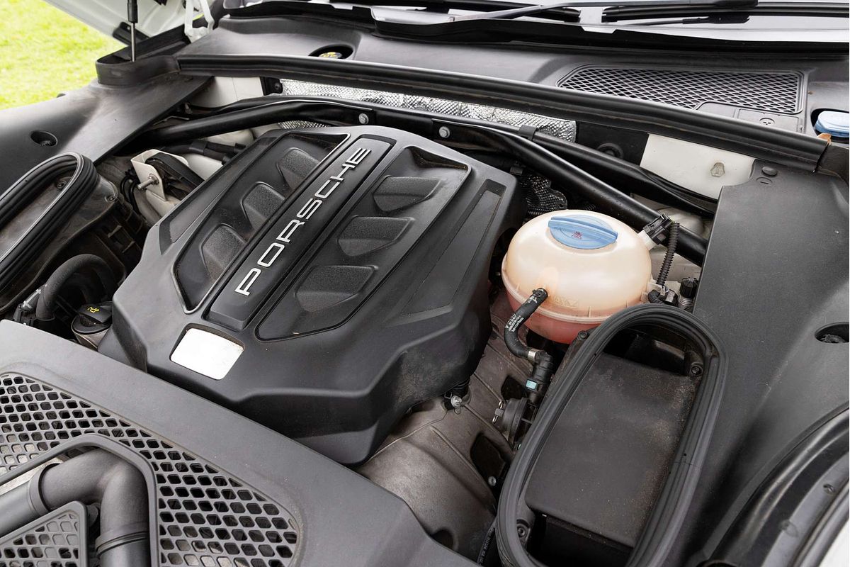 2016 Porsche Macan S 95B