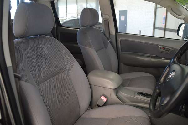 2006 Toyota Hilux SR5 GGN25R 4X4