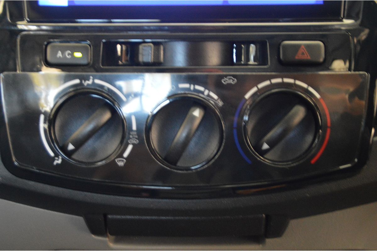 2006 Toyota Hilux SR5 GGN25R 4X4