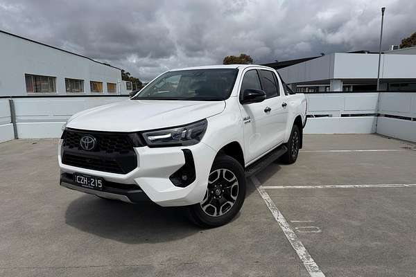 2024 Toyota Hilux SR5 48V GUN126R 4X4